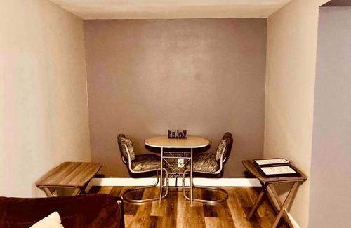 Overland Apartamento | HIDDEN GEM!! 7 MINS TO AIRPORT W/ PRIVATE ENTRANCE
