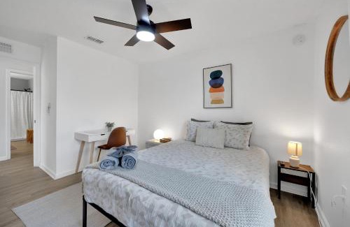 Jacksonville Beach Casa | {Hidden Gem} Beach Home Blocks from Ocean +6 Bikes