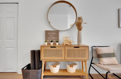 Jacksonville Beach Casa | {Hidden Gem} Beach Home Blocks from Ocean +6 Bikes