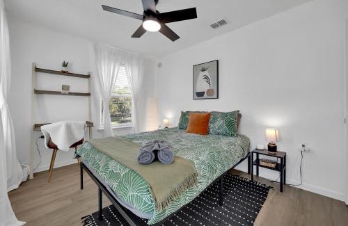 Jacksonville Beach Casa | {Hidden Gem} Beach Home Blocks from Ocean +6 Bikes
