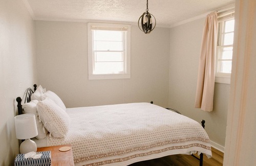 Sparta Casa | Hidden Gem Cottage in the middle of quaint, small town TN!