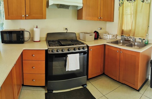 Portmore Casa | Hidden Gem, Cozy 2-bedroom house with WiFi, AC, Private Pool In Portmore