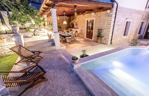 Sumartin Villa | Una villa única en Dalmacia, hasta 7 personas.