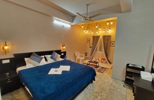 Banjara Hills Apartamento | Hidden Gem - Fully Furnished 1BHK with Café Lights & Canopy, AC & Fast Wifi