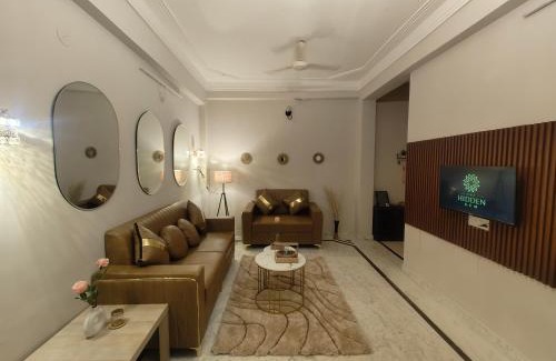 Banjara Hills Apartamento | Hidden Gem - Fully Furnished 1BHK with Café Lights & Canopy, AC & Fast Wifi