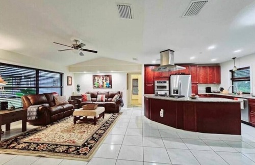Sebring Casa | Hidden Gem Home @Oceanside Ave