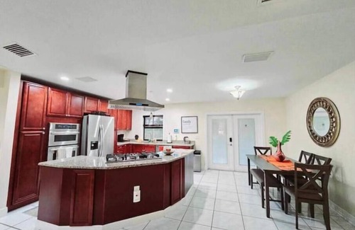 Sebring Casa | Hidden Gem Home @Oceanside Ave