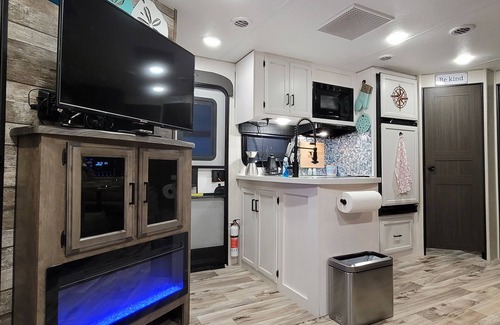 Key Largo Alquiler De RV | Hidden gem in Key Largo, bunk room, outdoor kitchen, 2 pools, laundry, 2 beaches