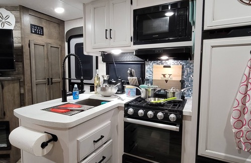 Key Largo Alquiler De RV | Hidden gem in Key Largo, bunk room, outdoor kitchen, 2 pools, laundry, 2 beaches
