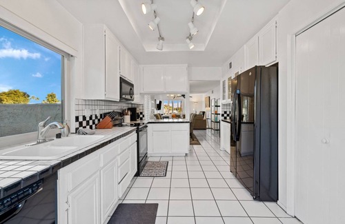 Palm Desert Condominio | Hidden Gem in Palm Desert, Steps to Living Desert!