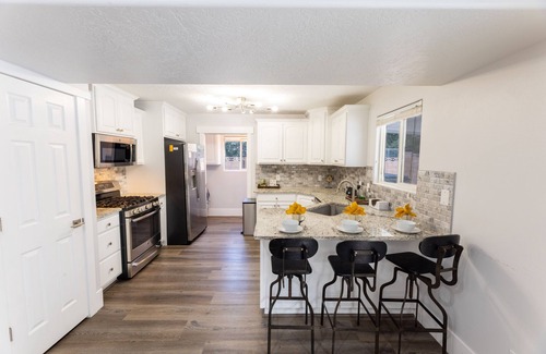 La Verkin Casa | Hidden Gem - La Verkin 300 near Zion National Park | Private Heated Pool & Spa