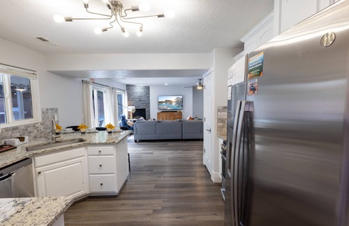 La Verkin Casa | Hidden Gem - La Verkin 300 near Zion National Park | Private Heated Pool & Spa