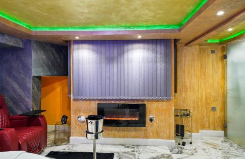 Luton Apartamento | Hidden Gem Lt Properties Jaccuzi bath massage chair Superkingsize bed Parking available