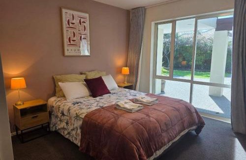 Halswell Casa | Hidden Gem of Christchurch - Sleeps 13