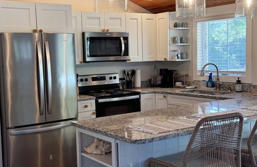 Bayshore Cabaña | Hidden gem on 4 acres w/hot tub