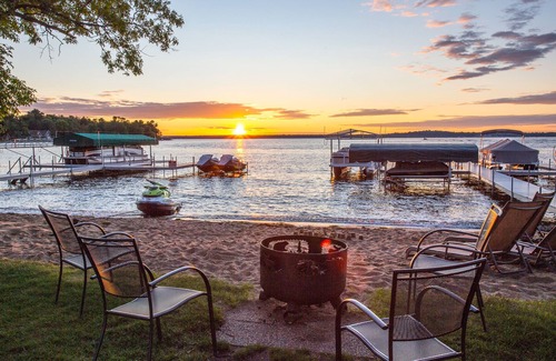 Nisswa Condominio | Hidden Gem on Gull Lake w/ large playground for families