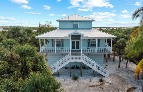 Palm Island Casa | Hidden Gem, peaceful and private tropical vacation home with a water overlook