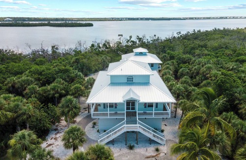 Palm Island Casa | Hidden Gem, peaceful and private tropical vacation home with a water overlook