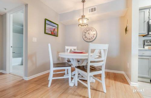 Indian Bayou Apartamento | Hidden Gem - pool access, walk to beach