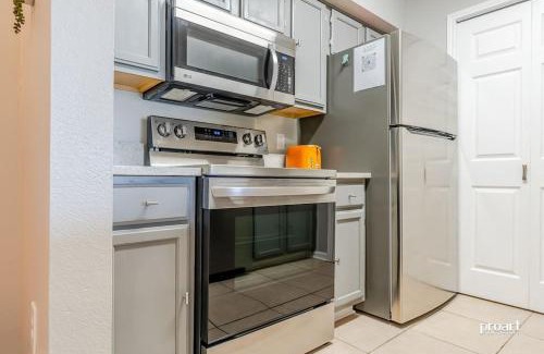Indian Bayou Apartamento | Hidden Gem - pool access, walk to beach