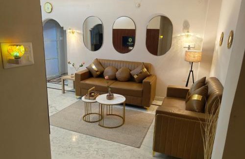 Banjara Hills Apartamento | Hidden Gem - Private 1BHK, Fully Furnished Elegant Stay with Indoor Canopy & Fast Wi-Fi