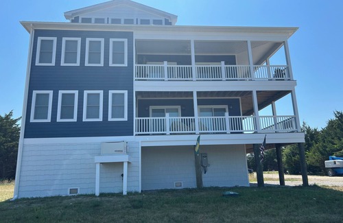 Milford Casa | Hidden Gem, Relax, Water Views, Bay Breezes Elevator & Decks & Hot Tub