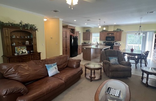 Wesley Chapel Casa | Hidden Gem! Waterfront Private Lake, Epperson Lagoon 5 Mins, Canoe/Fish/Relax.