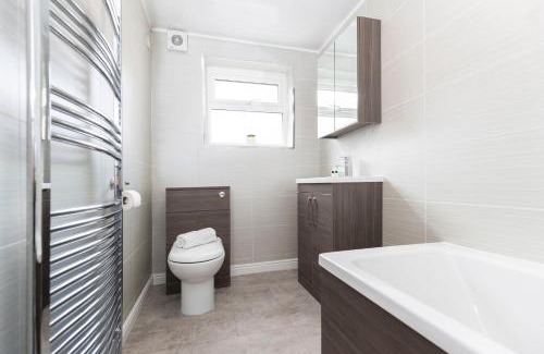 Loftus Apartamento | Hidden Gem with bags of space. 3 Bed Town House