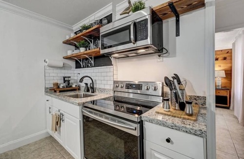 Poinciana Park Casa | Hidden Getaway 5 miles away from Fort Laud Beach