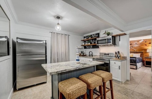Poinciana Park Casa | Hidden Getaway 5 miles away from Fort Laud Beach