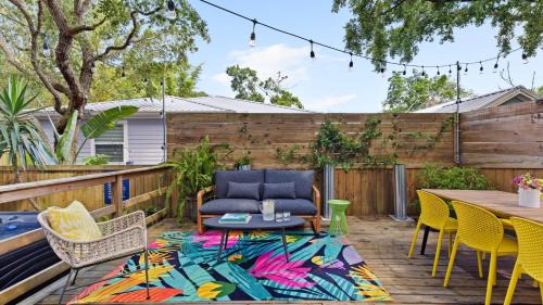 Vilano Beach Casa | Hidden Grove Hot Tub Deck w Lounge 2 blocks to the Beach