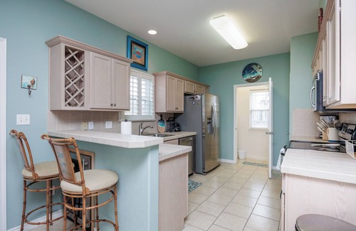 Corpus Christi Casa | Hidden Island Gem: Pet-Friendly, Private Backyard, Garage & Close to Beach