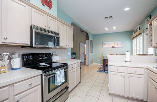 Corpus Christi Casa | Hidden Island Gem: Pet-Friendly, Private Backyard, Garage & Close to Beach
