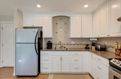 Arlington Apartamento | Hidden Lake guest house is on 20 Secluded Acres with a Beautiful private Lake.