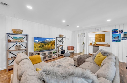 Reed Creek Casa | Hidden Lakefront Gem w/ 3 Master King Bedrooms