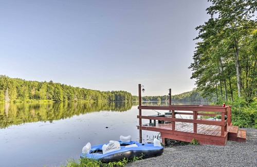 Town of Smyrna Cabaña | ¡NUEVO! ¡Casa tranquila en el lago privado con muelle de pesca!