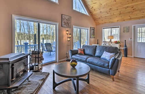 Town of Smyrna Cabaña | ¡NUEVO! ¡Casa tranquila en el lago privado con muelle de pesca!