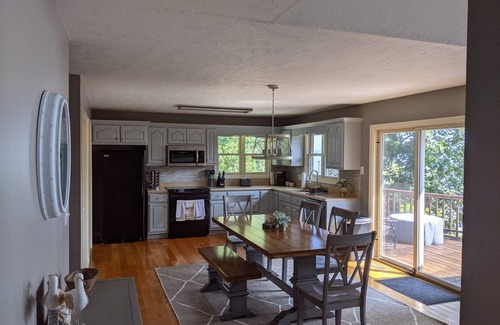Big Sandy Casa | Hidden Lakeside Retreat on Kentucky Lake☼Kayaks, Rec Room, Fire Pit Wifi WFH