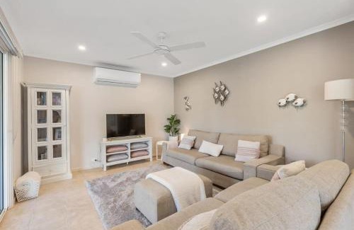 Middleton Casa | Hidden Little Gem - Township - Luxury - Linen Included