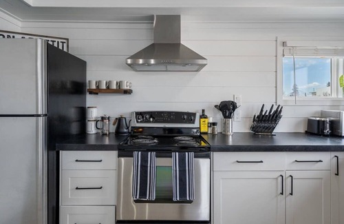 Sylvan Lake Apartamento | Hidden Loft | 3-Bedroom | Walk to Beach | Sleeps 6