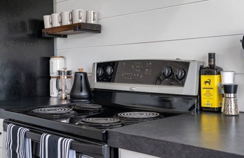 Sylvan Lake Apartamento | Hidden Loft | 3-Bedroom | Walk to Beach | Sleeps 6