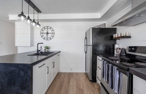 Sylvan Lake Apartamento | Hidden Loft | 3-Bedroom | Walk to Beach | Sleeps 6