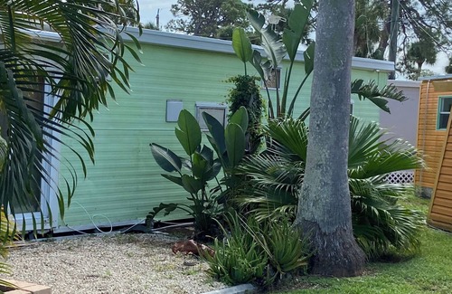 Englewood Casa | Hidden Oceanfront Seasonal Gem !! Keep your Boat right outside your door!