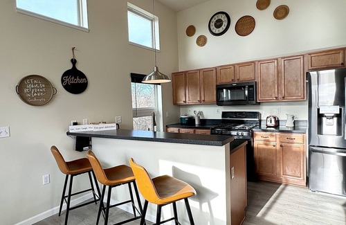 Pittsburgh Casa | Hidden Pearl - City Skyline View - Free Hot Spa