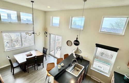 Pittsburgh Casa | Hidden Pearl - City Skyline View - Free Hot Spa