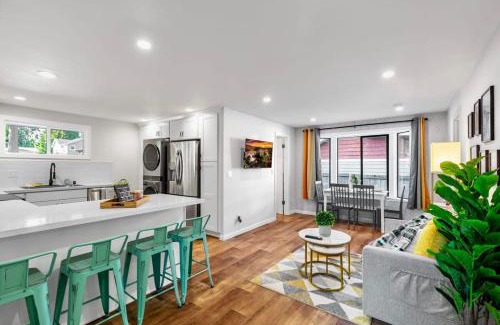 Hillwood Casa | Hidden Renovated Garden Cottage Near Costco I99