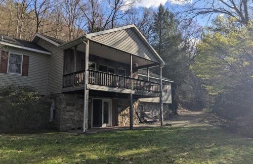Brockton Casa | Hidden River Lodge at Hawk Mountain