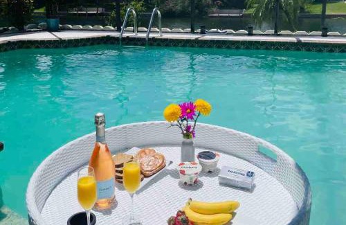 Fort Myers Casa | Hidden Secret Waterfront Retreat