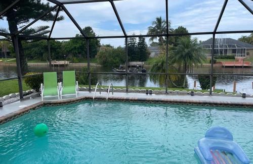 Fort Myers Casa | Hidden Secret Waterfront Retreat