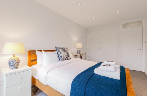 London Borough of Hounslow Apartamento | Hidden treasure 2 BR ground floor apt, Brentford